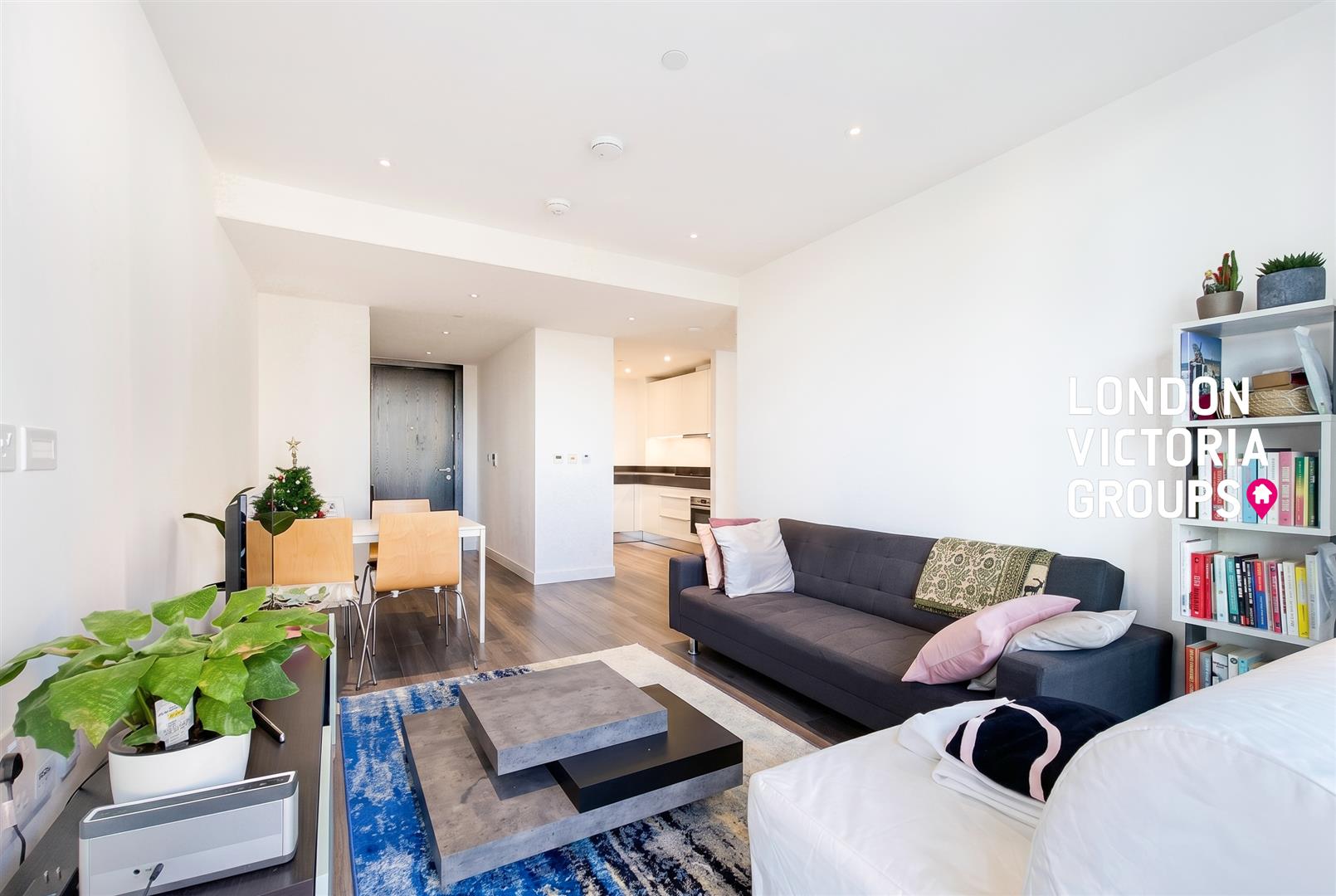 1 bed property in Kingwood House, 1 Chaucer Gardens, London